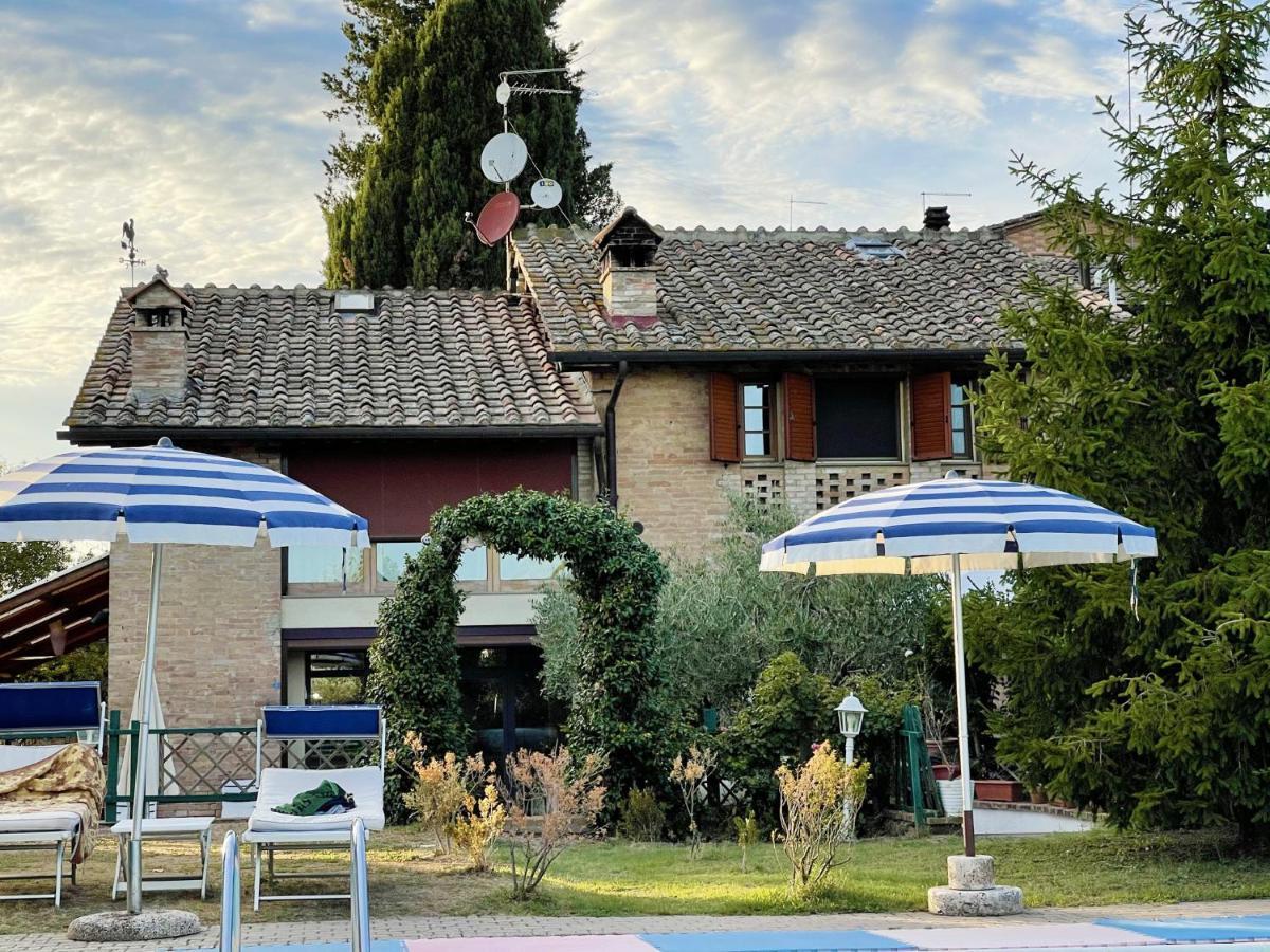 Appartamento Con Piscina E Giardino A Сієна Екстер'єр фото